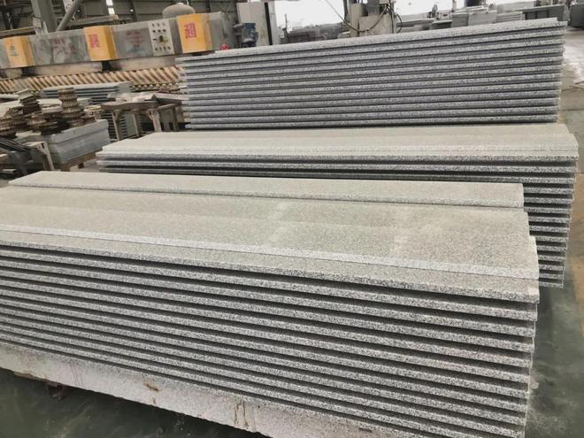 芝麻白花岗岩板材 产地、加工工艺与市场价格解析